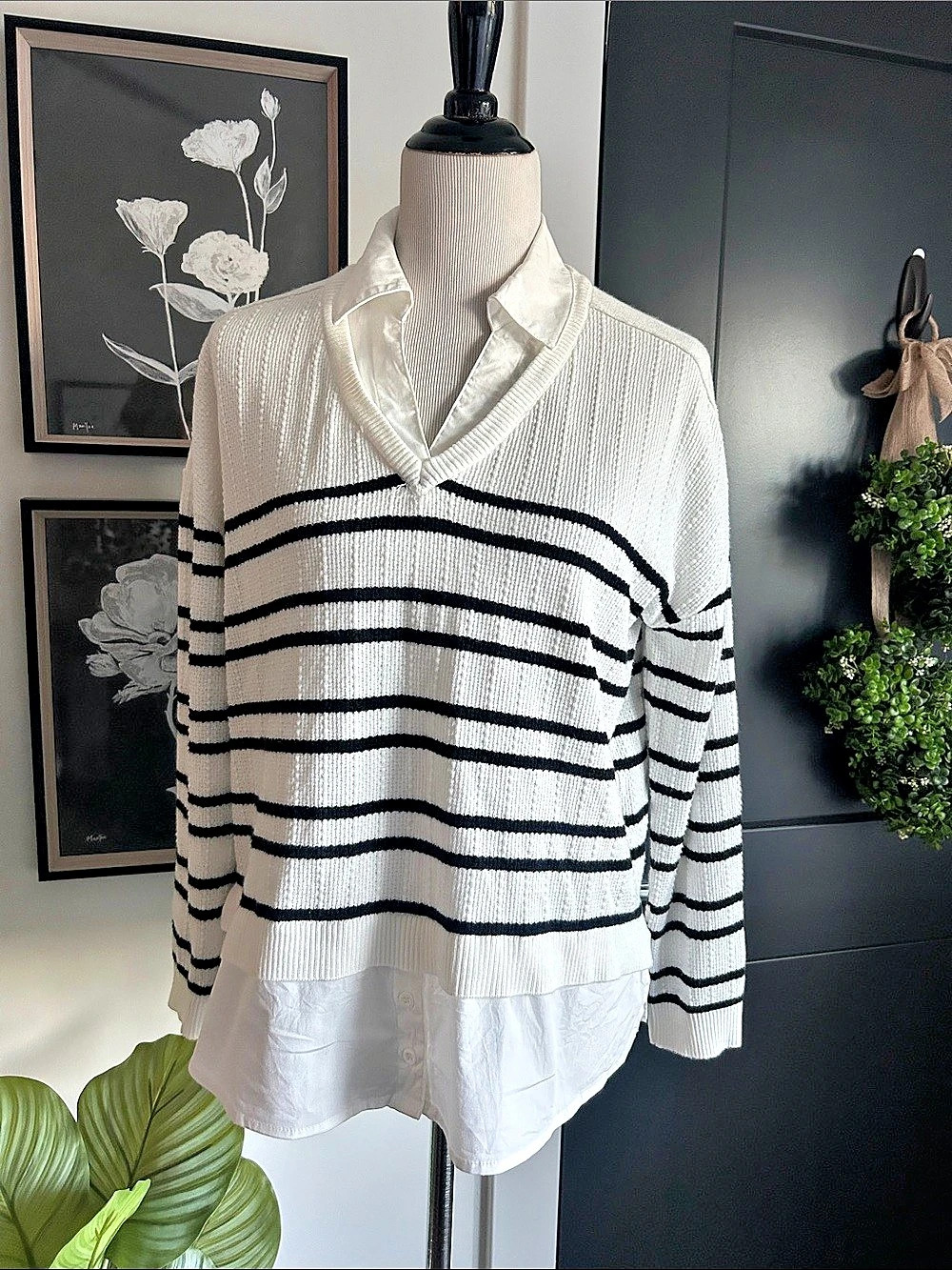Adrianna Papell Striped V-Neck Sweater Size Medium with once